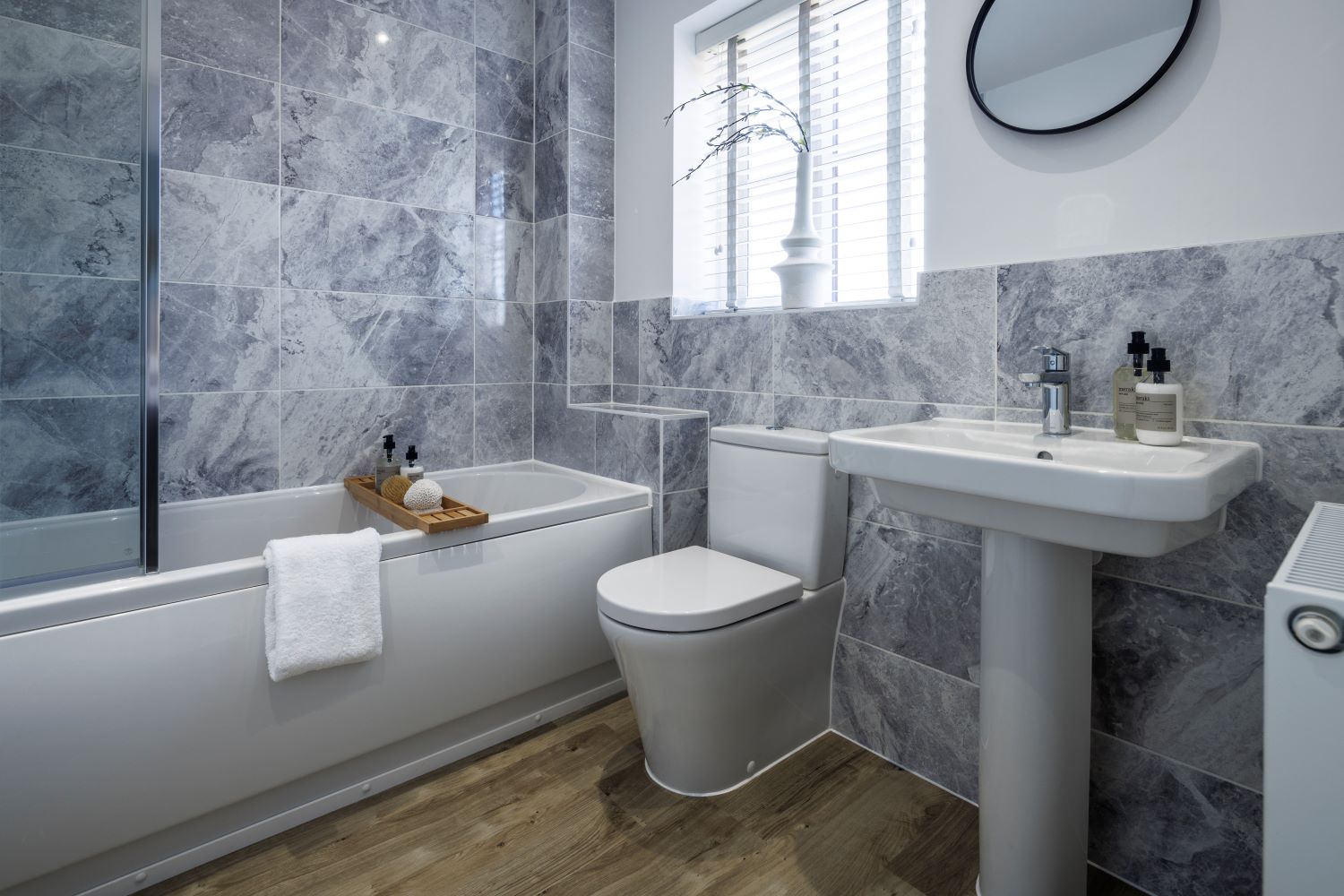 Bathroom 1 - Daresbury - The Willows